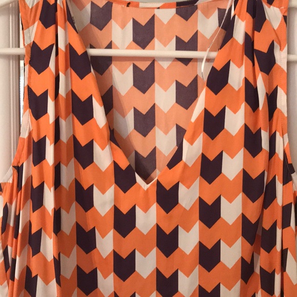 Flowy tank. - Picture 2 of 2